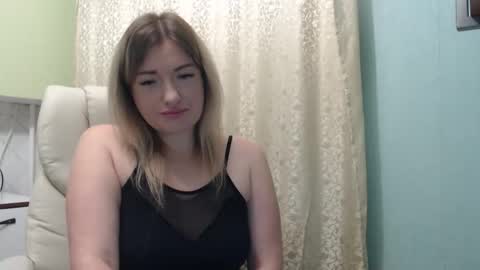 Snapshot of 3sweetcandy3 chatting on October 20, 10:43 pm 3sweetcandy3 online show from October 20, 10:43 pm