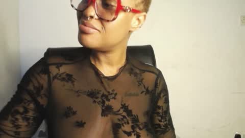 Snapshot of 420ebony_goddess chatting on June 12, 9:30 am goddess zuri online show from June 12, 9:30 am