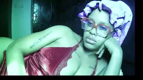 Snapshot of 420ebony_goddess chatting on July 3, 9:27 am goddess zuri online show from July 3, 9:27 am
