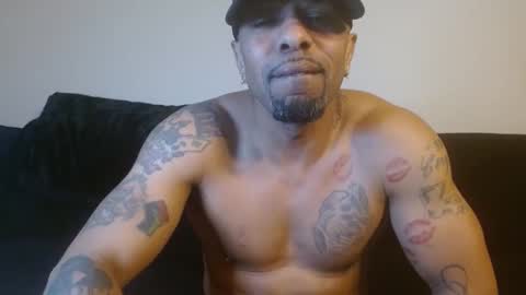 Snapshot of 420flyguy chatting on December 7, 9:39 am 420flyguy online show from December 7, 9:39 am