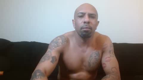 Snapshot of 420flyguy chatting on December 12, 10:52 pm 420flyguy online show from December 12, 10:52 pm