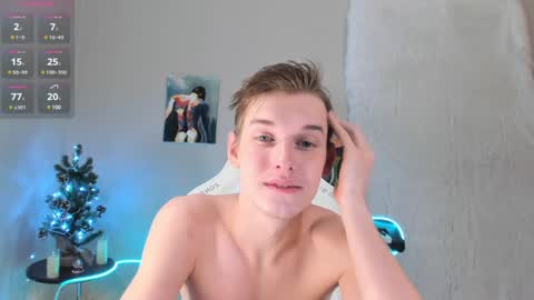 Snapshot of 4ever_dude chatting on January 7, 3:24 am Andrew online show from January 7, 3:24 am