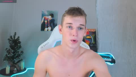 Snapshot of 4ever_dude chatting on January 28, 4:29 am Andrew online show from January 28, 4:29 am