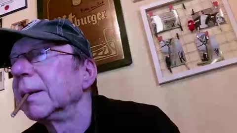 Snapshot of 64shorty chatting on April 17, 9:34 am 64shorty online show from April 17, 9:34 am