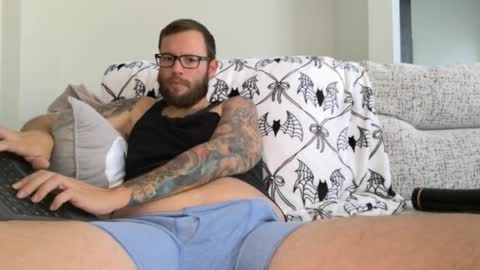 Snapshot of 662am chatting on October 23, 8:29 pm the662am online show from October 23, 8:29 pm