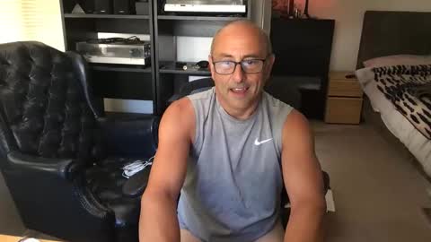 daddy vegas  for single women and couples here online show from March 17, 6:55 pm