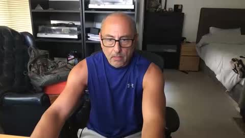 daddy vegas  for single women and couples here online show from March 28, 7:57 pm