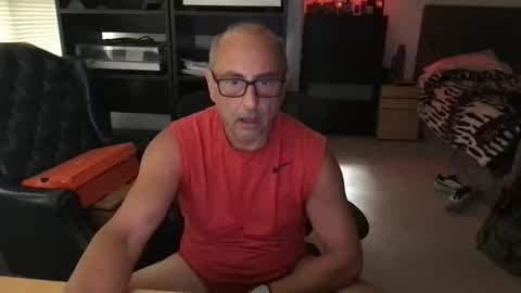 daddy vegas  for single women and couples here online show from April 1, 12:22 am