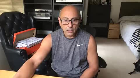 daddy vegas  for single women and couples here online show from April 3, 6:17 pm