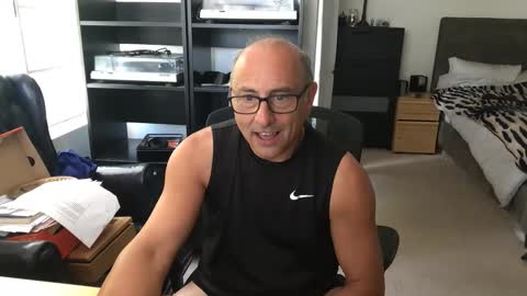 daddy vegas  for single women and couples here online show from April 8, 7:25 pm