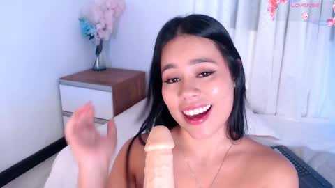 Snapshot of 69mia_sweet chatting on June 6, 6:01 pm Mia online show from June 6, 6:01 pm