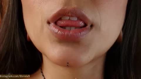 B R I E L A  online show from March 7, 6:27 pm