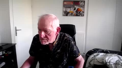 Snapshot of 73yves chatting on June 18, 5:08 am 73yves online show from June 18, 5:08 am