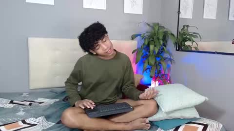Snapshot of 777_jmz chatting on February 18, 10:58 pm 777_jmz online show from February 18, 10:58 pm