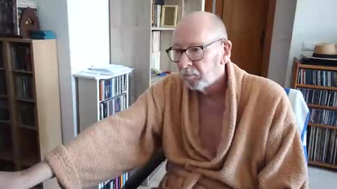  Papi  online show from March 12, 10:43 am