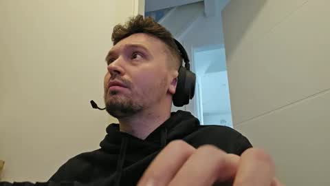 8inchdude93 online show from September 16, 9:43 am