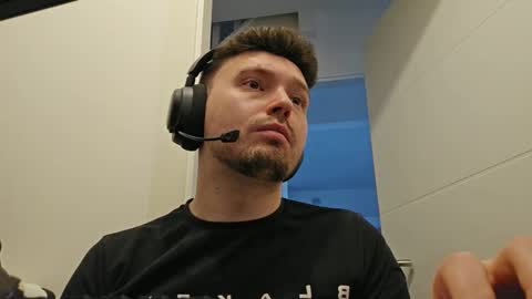 Snapshot of 8inchdude93 chatting on October 1, 9:26 am 8inchdude93 online show from October 1, 9:26 am