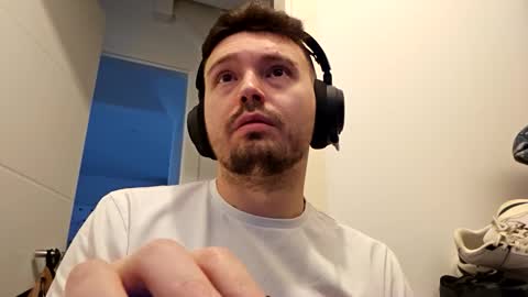 Snapshot of 8inchdude93 chatting on October 7, 8:33 am 8inchdude93 online show from October 7, 8:33 am