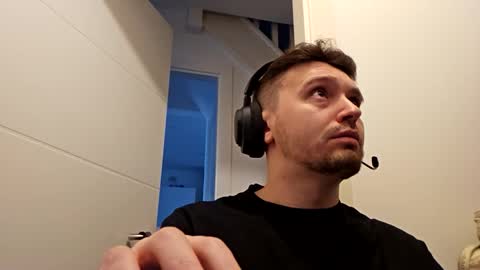 8inchdude93 online show from October 17, 8:39 am