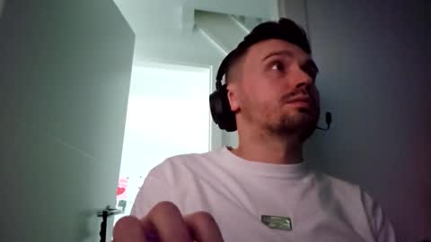 8inchdude93 online show from November 4, 11:20 am