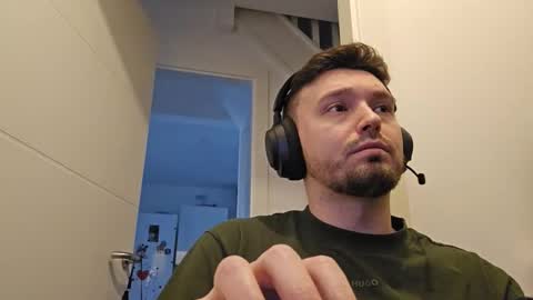 8inchdude93 online show from February 6, 10:18 am