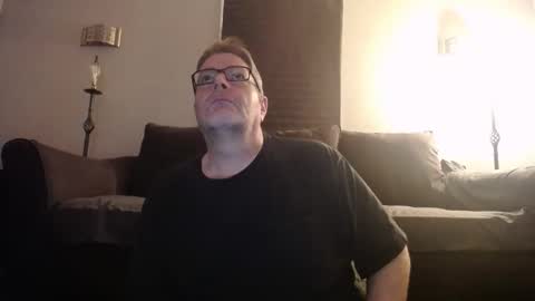 Snapshot of 989guy chatting on February 15, 6:48 pm 989guy online show from February 15, 6:48 pm