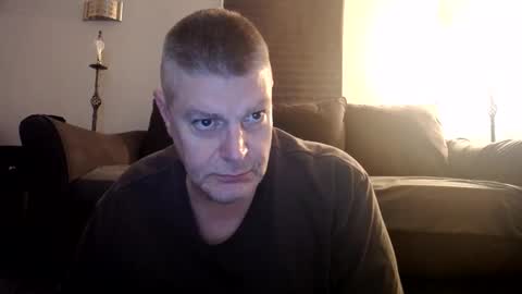 Snapshot of 989guy chatting on March 15, 6:58 pm 989guy online show from March 15, 6:58 pm