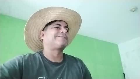 Snapshot of 9vinhocamshow chatting on January 31, 11:35 am 9vinhocamshow online show from January 31, 11:35 am