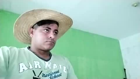 Snapshot of 9vinhocamshow chatting on February 1, 11:21 am 9vinhocamshow online show from February 1, 11:21 am