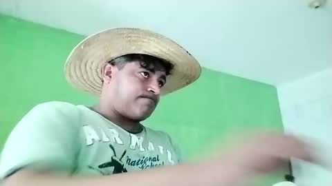 Snapshot of 9vinhocamshow chatting on February 8, 12:17 pm 9vinhocamshow online show from February 8, 12:17 pm