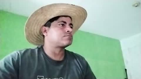 Snapshot of 9vinhocamshow chatting on February 17, 12:05 pm 9vinhocamshow online show from February 17, 12:05 pm