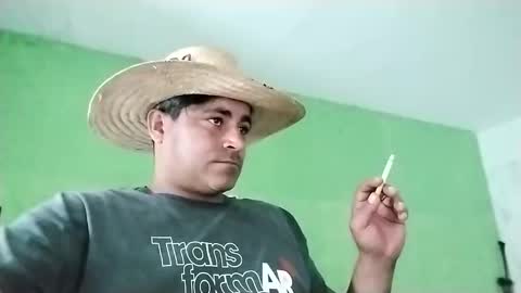 Snapshot of 9vinhocamshow chatting on February 19, 12:11 pm 9vinhocamshow online show from February 19, 12:11 pm