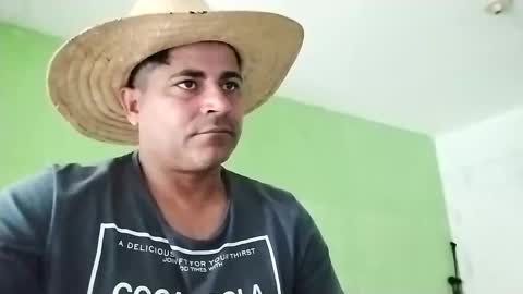 Snapshot of 9vinhocamshow chatting on February 27, 11:41 am 9vinhocamshow online show from February 27, 11:41 am