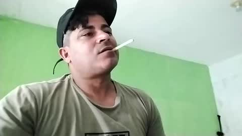 Snapshot of 9vinhocamshow chatting on March 3, 11:33 am 9vinhocamshow online show from March 3, 11:33 am