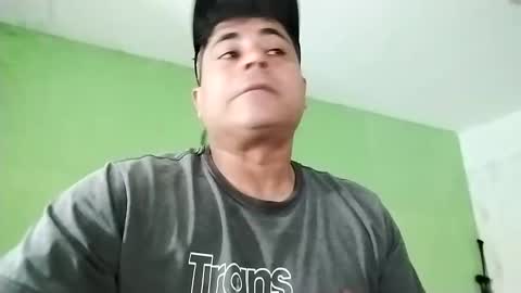 Snapshot of 9vinhocamshow chatting on March 9, 11:14 am 9vinhocamshow online show from March 9, 11:14 am