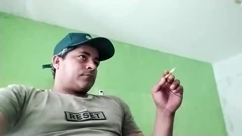 Snapshot of 9vinhocamshow chatting on November 1, 10:17 am 9vinhocamshow online show from November 1, 10:17 am