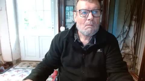 Snapshot of _123_voyeur_ chatting on September 29, 7:35 am _123_voyeur_ online show from September 29, 7:35 am