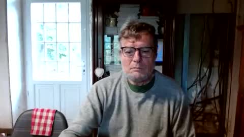 Snapshot of _123_voyeur_ chatting on June 6, 8:52 am _123_voyeur_ online show from June 6, 8:52 am