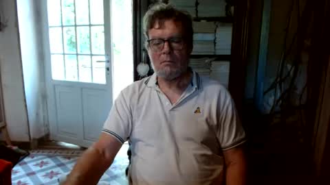 Snapshot of _123_voyeur_ chatting on June 29, 10:48 am _123_voyeur_ online show from June 29, 10:48 am