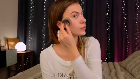 Snapshot of _a_n_n_y_ chatting on February 23, 6:22 am Willow online show from February 23, 6:22 am