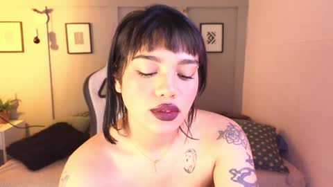 Snapshot of _abigaill_1 chatting on December 5, 7:16 am abigaill online show from December 5, 7:16 am