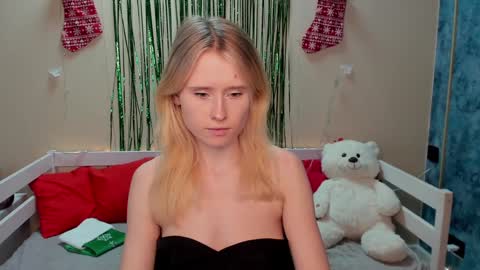 Snapshot of _adel_brooks_ chatting on December 15, 6:37 pm adel online show from December 15, 6:37 pm