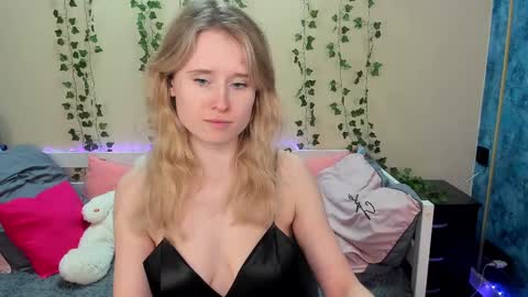 Snapshot of _adel_brooks_ chatting on March 2, 9:32 pm adel online show from March 2, 9:32 pm