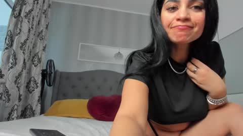 Adelle online show from March 11, 2:34 pm