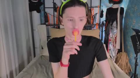 adrian online show from November 2, 5:21 am