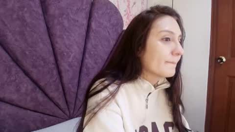 Snapshot of _alaia_collway_ chatting on October 15, 12:05 pm Alaia online show from October 15, 12:05 pm