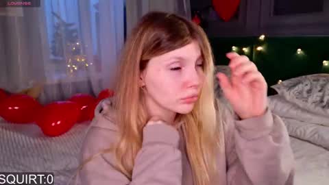 Snapshot of _aleksa chatting on February 8, 6:06 am Alexa online show from February 8, 6:06 am