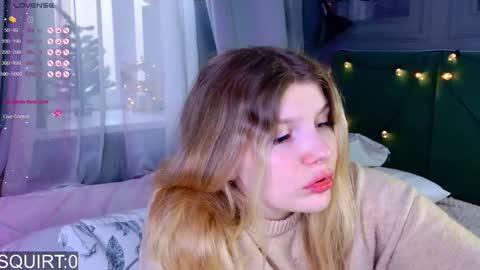 Snapshot of _aleksa chatting on February 22, 6:35 am Alexa online show from February 22, 6:35 am