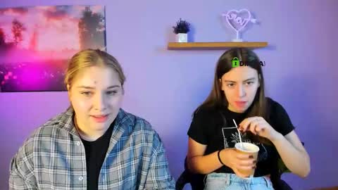 Snapshot of _alice_smith__ chatting on October 21, 8:37 am _alice_smith__ online show from October 21, 8:37 am