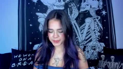 Snapshot of _alicesasha_ chatting on July 3, 10:43 am _alicesasha_ online show from July 3, 10:43 am